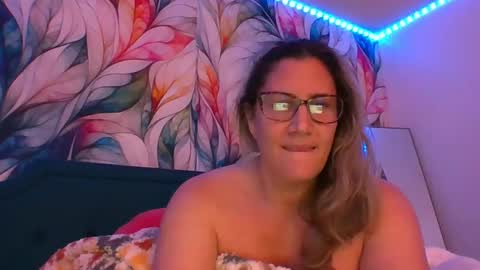 Snapshot of bendybecky69 chatting on December 2024 03:18:02 AM Becky online show from December 2024 03:18:02 AM