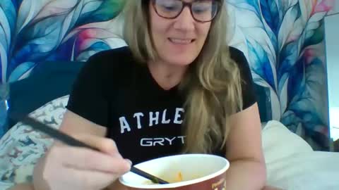 Snapshot of bendybecky69 chatting on December 2024 04:58:01 PM Becky online show from December 2024 04:58:01 PM