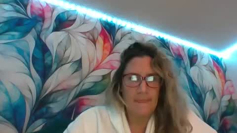 Snapshot of bendybecky69 chatting on January 2025 05:17:02 AM Becky online show from January 2025 05:17:02 AM