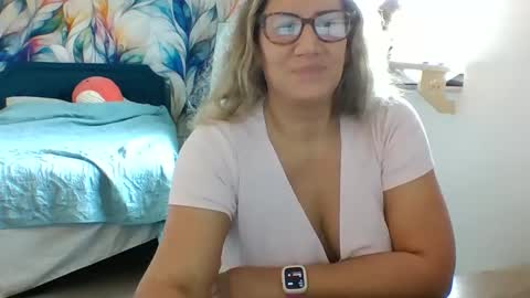 Snapshot of bendybecky69 chatting on February 2025 02:23:01 PM Becky online show from February 2025 02:23:01 PM