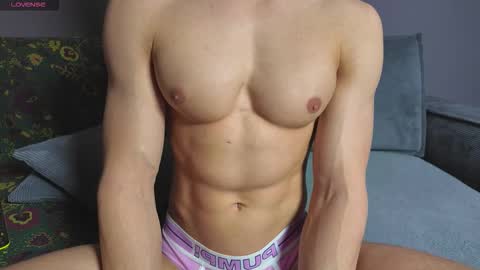 benjaminkarl02 online show from November 2025 11:25:02 AM