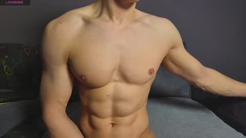 benjaminkarl02 online show from November 2025 06:24:01 AM