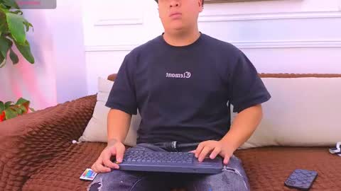 Snapshot of bennett_alejoo chatting on May 2026 07:00:01 PM bennett_alejoo online show from May 2026 07:00:01 PM