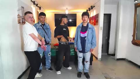 Snapshot of benz_boys chatting on November 2025 10:35:01 PM benz boys online show from November 2025 10:35:01 PM