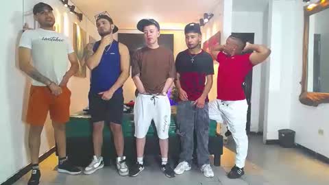 Snapshot of benz_boys chatting on December 2025 01:07:01 PM benz boys online show from December 2025 01:07:01 PM