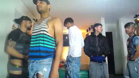 Snapshot of benz_boys chatting on February 2026 12:59:02 PM benz boys online show from February 2026 12:59:02 PM