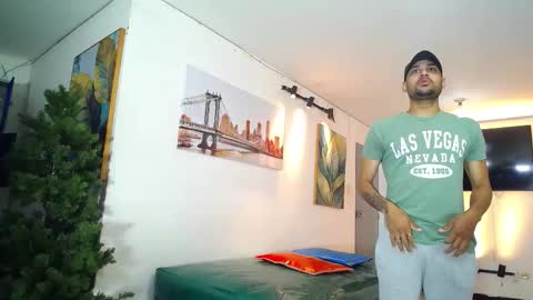 Snapshot of benz_boys chatting on February 2026 12:31:01 PM benz boys online show from February 2026 12:31:01 PM