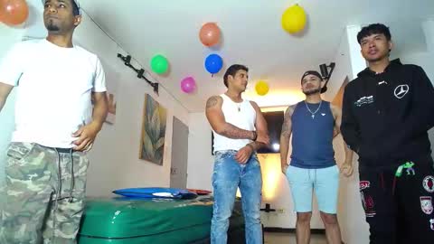 Snapshot of benz_boys chatting on February 2026 12:36:01 PM benz boys online show from February 2026 12:36:01 PM