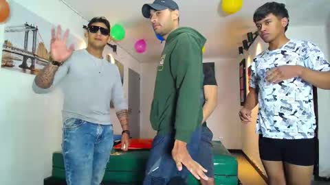 Snapshot of benz_boys chatting on February 2026 12:34:02 PM benz boys online show from February 2026 12:34:02 PM