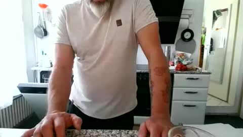 Snapshot of berg_boy chatting on June 2026 10:39:02 AM Martin online show from June 2026 10:39:02 AM