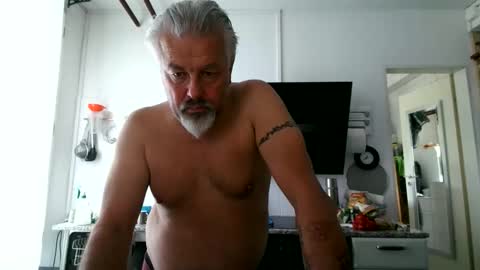 Snapshot of berg_boy chatting on June 2026 10:39:01 AM Martin online show from June 2026 10:39:01 AM