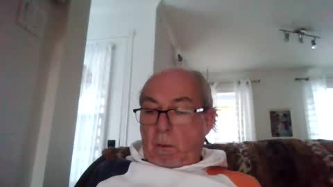 bernard1102 online show from December 2024 01:19:02 PM