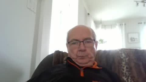 bernard1102 online show from May 2026 01:16:01 PM