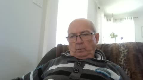 bernard1102 online show from May 2026 02:22:02 PM