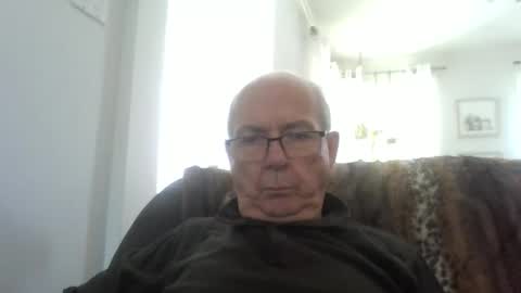 bernard1102 online show from June 2026 04:00:02 PM