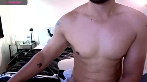 Snapshot of berriess_ chatting on October 2025 12:06:01 PM berriess_ online show from October 2025 12:06:01 PM