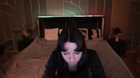 Violette online show from November 2025 03:22:02 PM