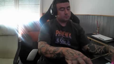 Snapshot of berto3389 chatting on June 2026 05:35:01 PM berto3389 online show from June 2026 05:35:01 PM