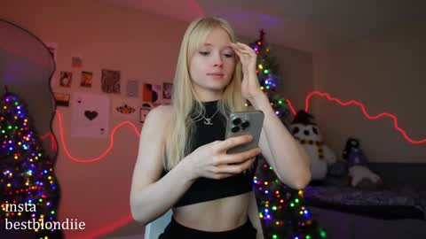 Snapshot of bestblondiiecb chatting on January 2025 05:05:02 PM Chloe Next stream on Friday online show from January 2025 05:05:02 PM