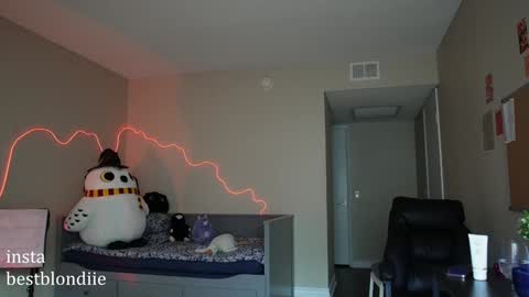 Snapshot of bestblondiiecb chatting on January 2025 11:29:01 PM Chloe Next stream on Friday online show from January 2025 11:29:01 PM