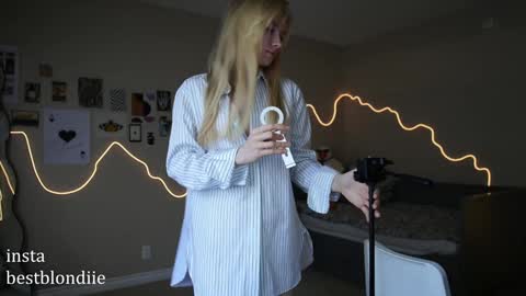 Snapshot of bestblondiiecb chatting on March 2025 05:38:02 PM Chloe Next stream on Friday online show from March 2025 05:38:02 PM