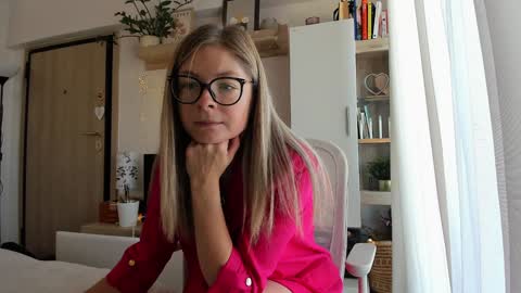 Vicky   online show from October 2025 07:09:02 AM