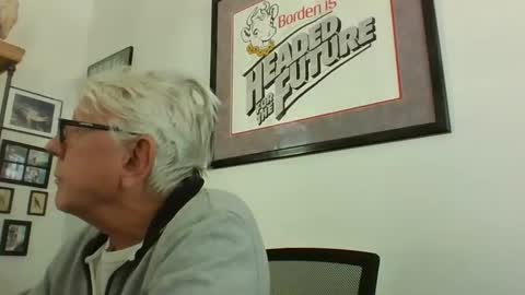 Snapshot of bestshot1951 chatting on January 2025 03:57:02 PM bestshot1951 online show from January 2025 03:57:02 PM