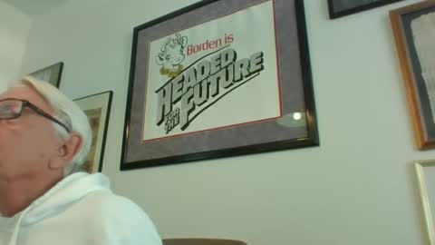 Snapshot of bestshot1951 chatting on January 2025 08:06:02 PM bestshot1951 online show from January 2025 08:06:02 PM