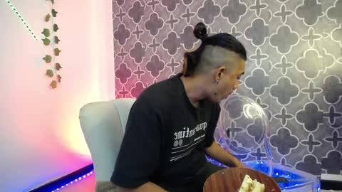 between two skins online show from September 2025 02:02:01 AM