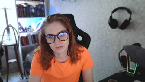 beverly_yay online show from May 2026 12:32:02 PM
