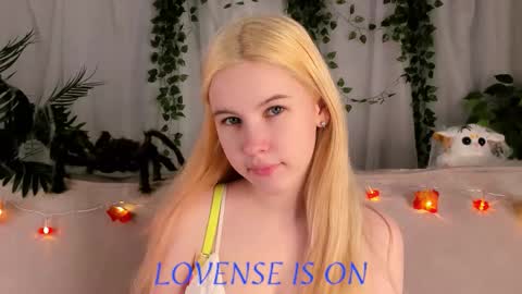 Eliz online show from October 2025 01:06:01 AM