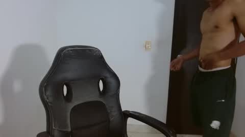 Snapshot of bfernando_05 chatting on January 2026 01:32:02 AM BAYRON online show from January 2026 01:32:02 AM