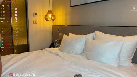 Bianca  online show from October 2025 04:08:01 PM