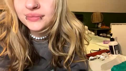 Ellie  online show from February 2026 05:17:02 AM