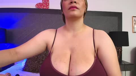 Snapshot of big_tits_in_your_face chatting on January 2025 08:44:01 PM Tell me Sophia online show from January 2025 08:44:01 PM