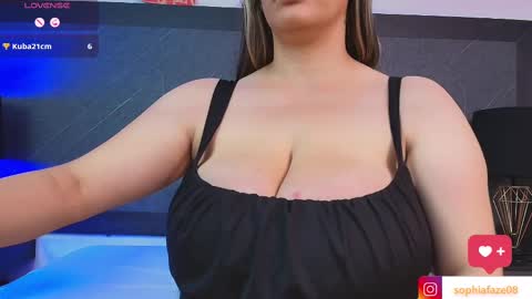 Snapshot of big_tits_in_your_face chatting on March 2025 08:11:01 PM Tell me Sophia online show from March 2025 08:11:01 PM