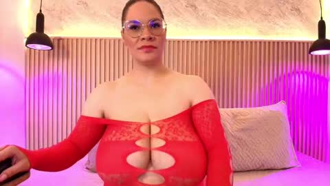 Snapshot of big_tits_in_your_face chatting on October 2025 08:04:01 PM Tell me Sophia online show from October 2025 08:04:01 PM