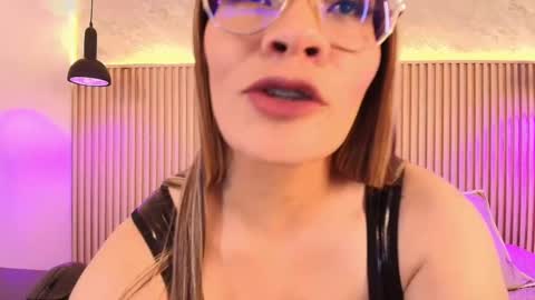 Tell me Sophia  online show from December 2025 08:48:01 PM