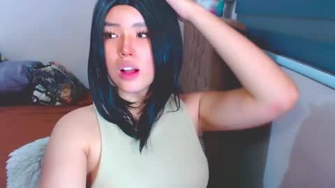 Mia online show from December 2024 03:21:02 PM