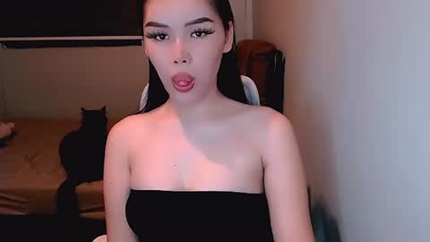 Mia online show from July 2026 02:45:02 PM