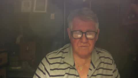 Snapshot of bigbeerdrinker1 chatting on April 2026 05:52:01 AM bigbeerdrinker online show from April 2026 05:52:01 AM