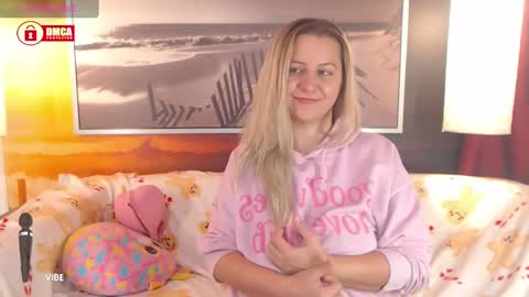 Snapshot of bigboobsarri chatting on December 2024 10:28:02 AM BigBoobsArri online show from December 2024 10:28:02 AM