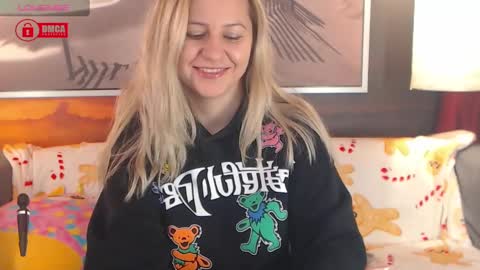 Snapshot of bigboobsarri chatting on December 2024 10:44:02 AM BigBoobsArri online show from December 2024 10:44:02 AM