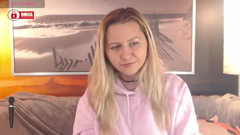 Snapshot of bigboobsarri chatting on December 2024 02:04:01 PM BigBoobsArri online show from December 2024 02:04:01 PM