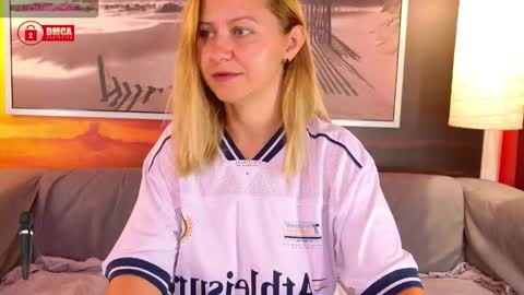 Snapshot of bigboobsarri chatting on September 2025 09:11:02 AM BigBoobsArri online show from September 2025 09:11:02 AM