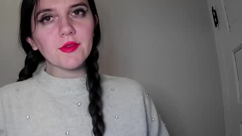 Isabella online show from January 2025 08:01:01 AM