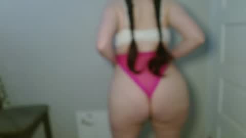 Isabella online show from November 2025 02:17:01 PM