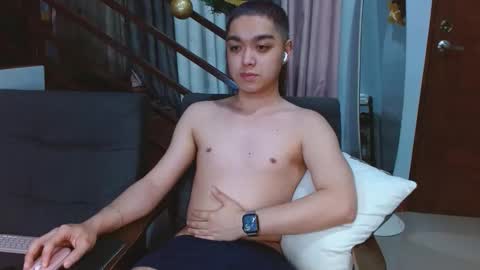 Snapshot of bigshowforyouxx chatting on December 2025 10:42:01 AM Jay online show from December 2025 10:42:01 AM