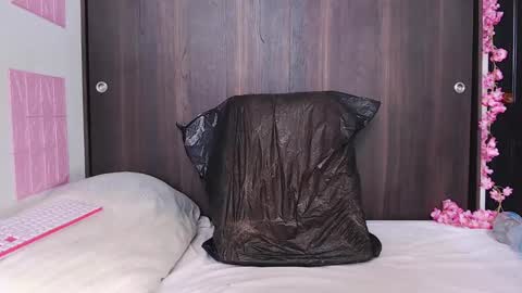 laura online show from December 2024 05:44:01 PM