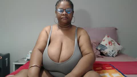 Snapshot of bigtitshornygirlxxx chatting on June 2026 05:53:02 AM Lona online show from June 2026 05:53:02 AM